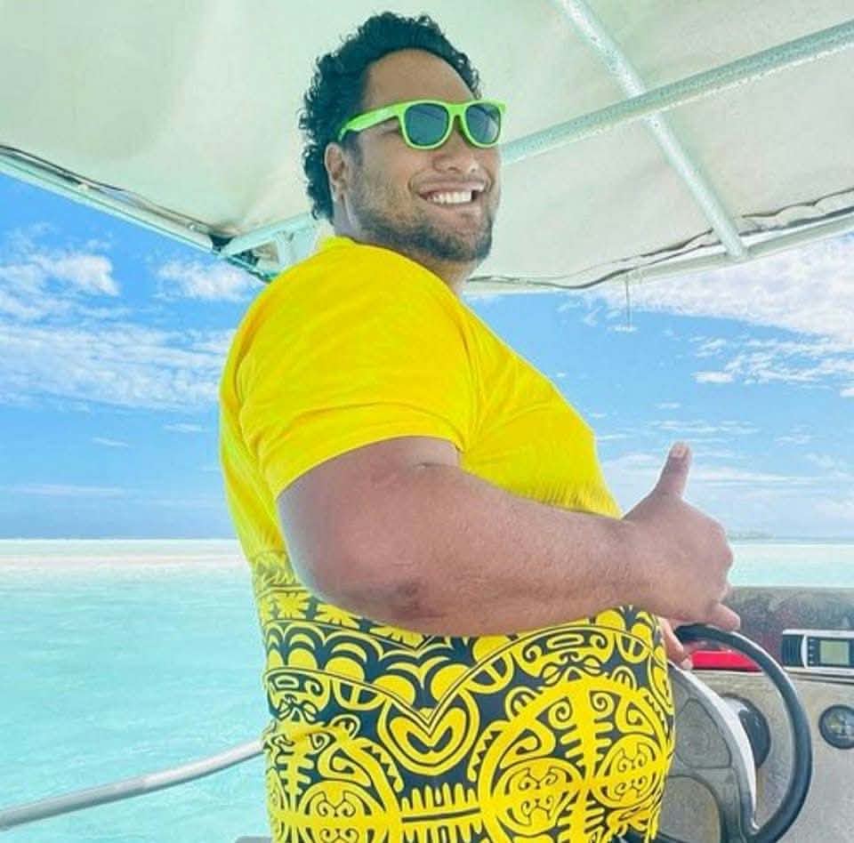 Captain Dan Mataiti aboard Mona's Water Taxi in the Aitutaki lagoon